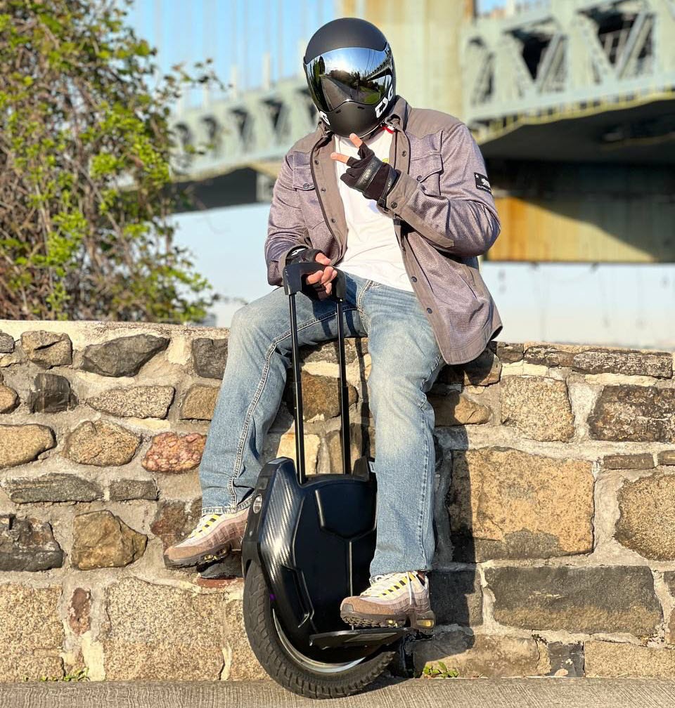 Meet JohnnyV, our rider of the month (November)